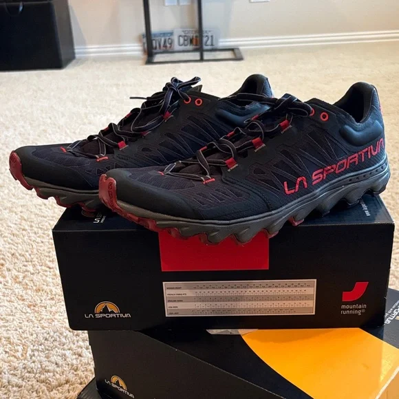 La Sportiva HELIOS III mountain running shoes